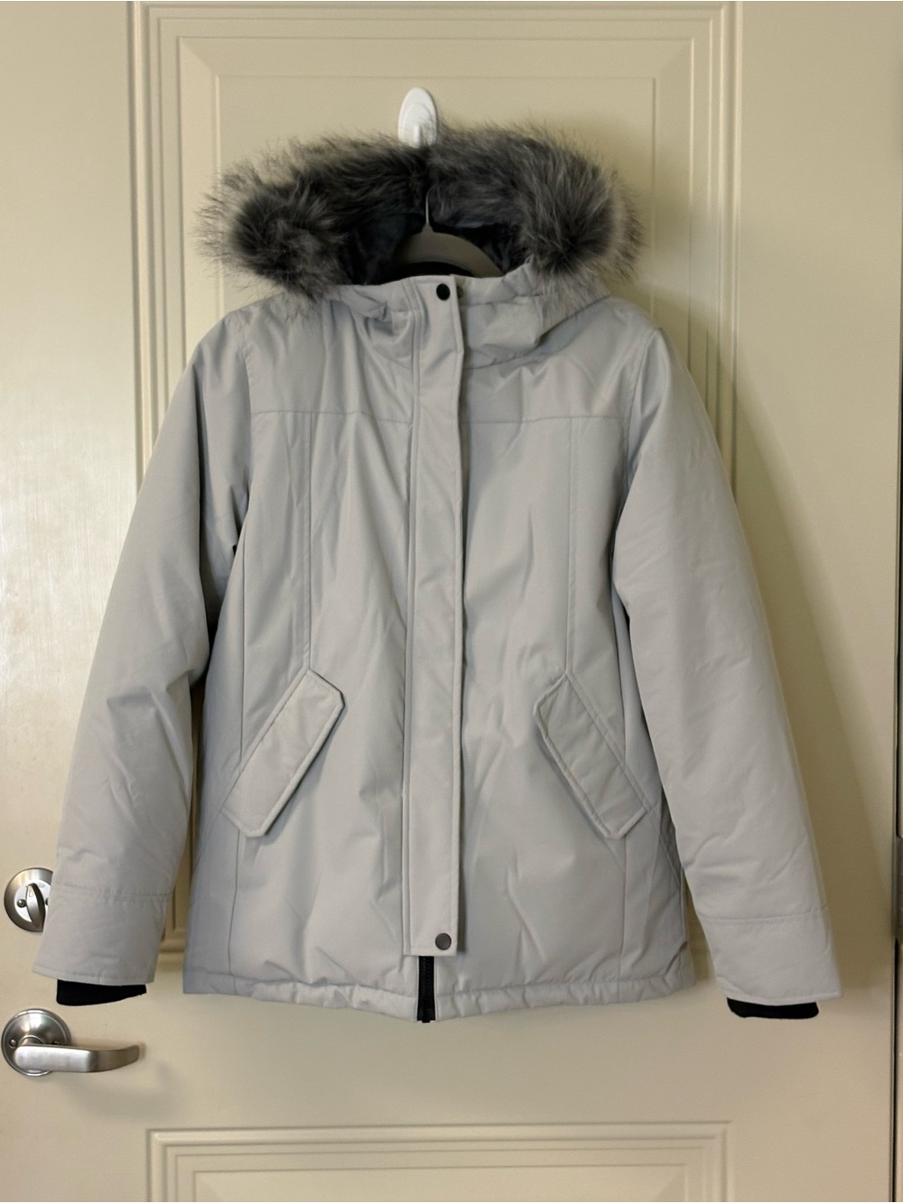 Kids Light Gray Hooded Puffer Ski/Snow Jacket w/Faux Fur Trim 14-16 LIKE NEW $99